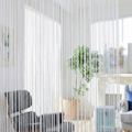 Rideaux en fils blancs