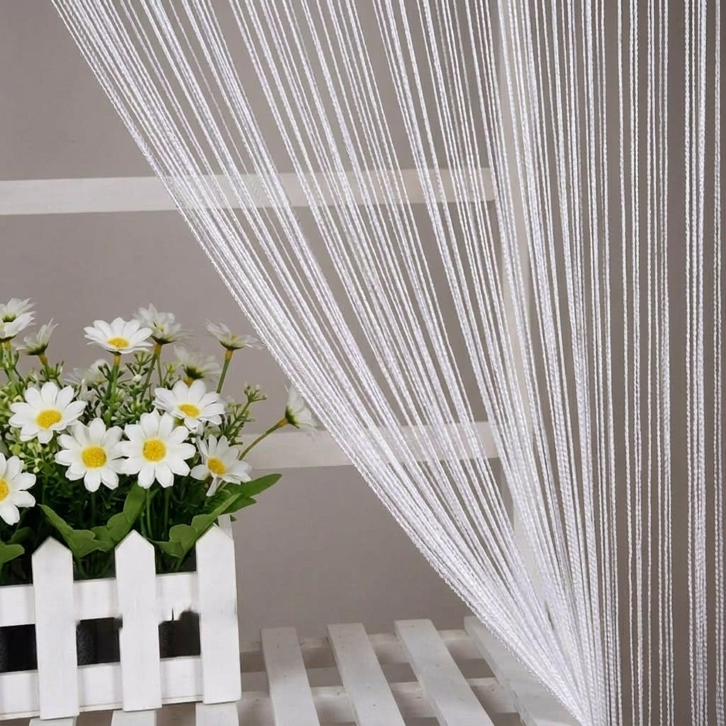 Rideaux en fils blancs